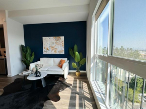 Cosmopolitan Hollywood Home DTLA view Parking